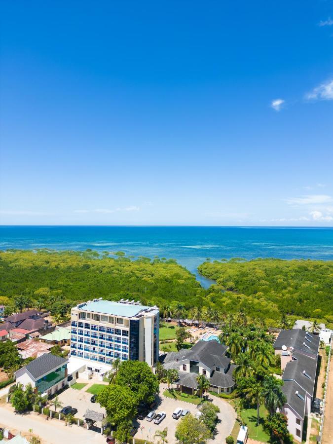 Tanga Beach Resort&Spa Bagian luar foto